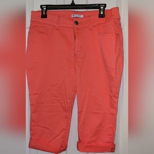 Women's Mid Rise Capris